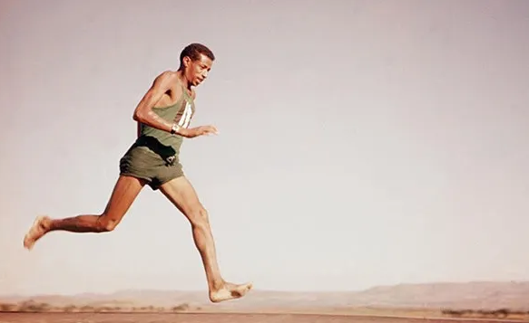 Abebe Bikila, la inspiradora historia del corredor descalzo
